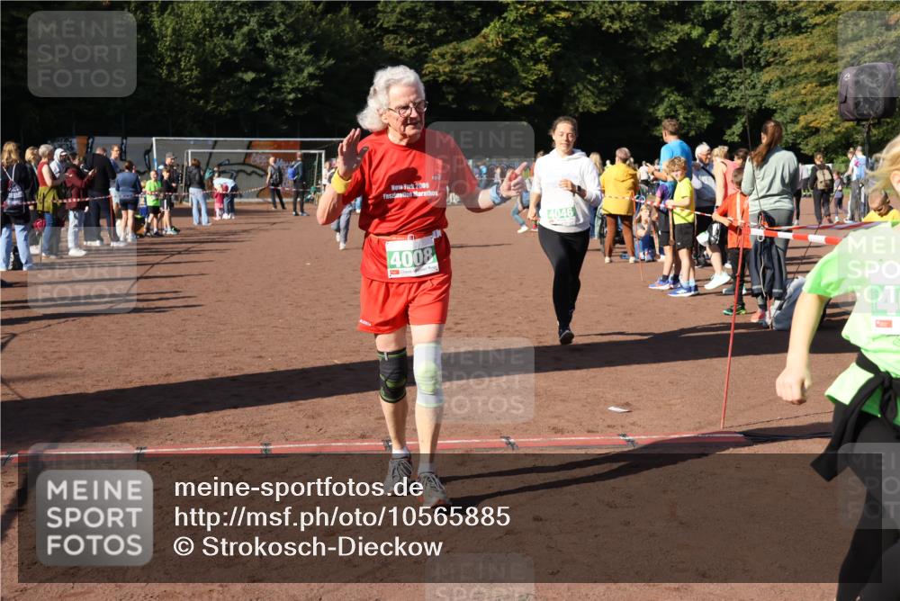 27.09.2026 - 35. Volkslauf durch das schöne Alstertal Strokosch-Dieckow http://msf.ph/oto/10565885 27.09.2026 11:07:20 Ziel 4008, 4045, 4046, 4194 meine-sportfotos.de