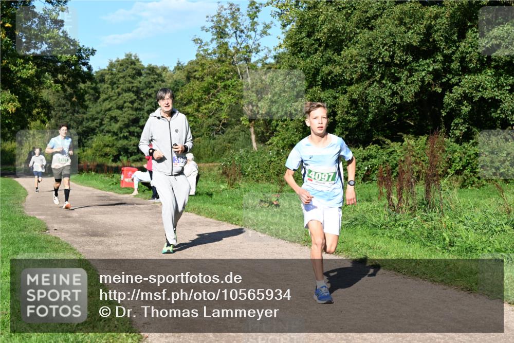 27.09.2026 - 35. Volkslauf durch das schöne Alstertal Dr. Thomas Lammeyer http://msf.ph/oto/10565934 27.09.2026 10:38:39 Laufen 4107, 4097 meine-sportfotos.de