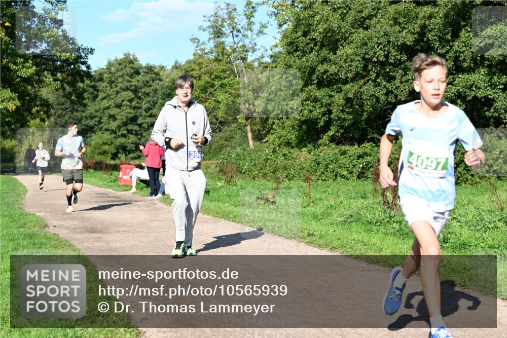 27.09.2026 - 35. Volkslauf durch das schöne Alstertal Dr. Thomas Lammeyer http://msf.ph/oto/10565939 27.09.2026 10:38:39 Laufen 3969, 4097 meine-sportfotos.de