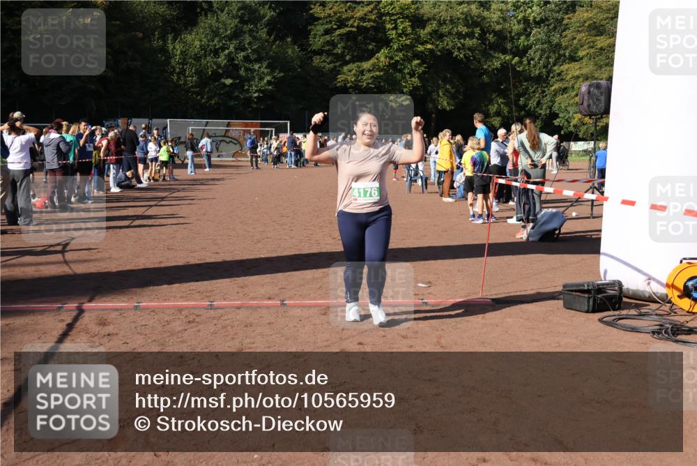 27.09.2026 - 35. Volkslauf durch das schöne Alstertal Strokosch-Dieckow http://msf.ph/oto/10565959 27.09.2026 11:06:21 Ziel 4176 meine-sportfotos.de