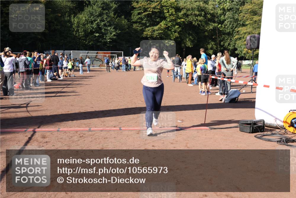 27.09.2026 - 35. Volkslauf durch das schöne Alstertal Strokosch-Dieckow http://msf.ph/oto/10565973 27.09.2026 11:06:21 Ziel 4176 meine-sportfotos.de