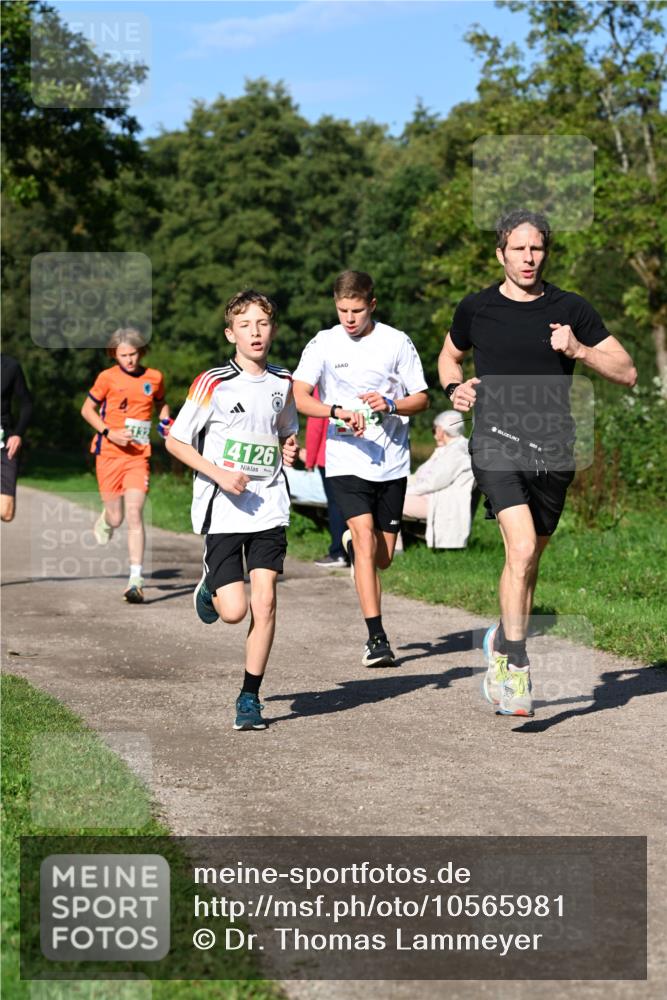 27.09.2026 - 35. Volkslauf durch das schöne Alstertal Dr. Thomas Lammeyer http://msf.ph/oto/10565981 27.09.2026 10:38:56 Laufen 4132, 4126 meine-sportfotos.de