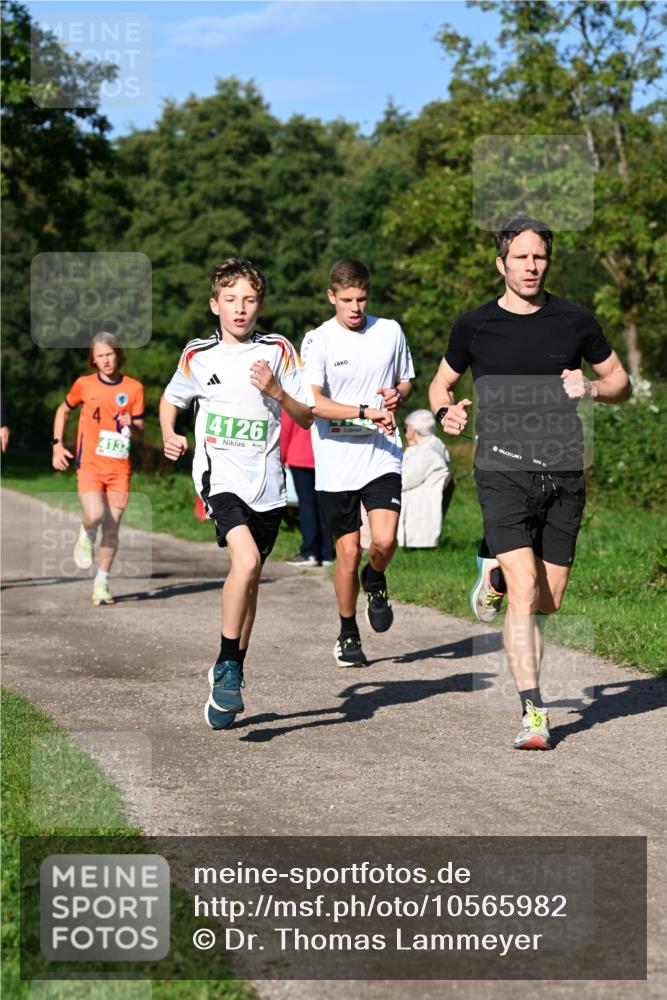 27.09.2026 - 35. Volkslauf durch das schöne Alstertal Dr. Thomas Lammeyer http://msf.ph/oto/10565982 27.09.2026 10:38:56 Laufen 4132, 4126 meine-sportfotos.de