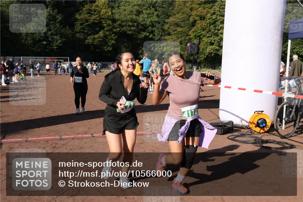 27.09.2026 - 35. Volkslauf durch das schöne Alstertal Strokosch-Dieckow http://msf.ph/oto/10566000 27.09.2026 11:06:08 Ziel 4171, 4172, 4210, 4222 meine-sportfotos.de