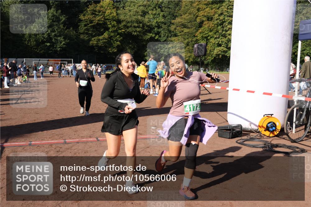 27.09.2026 - 35. Volkslauf durch das schöne Alstertal Strokosch-Dieckow http://msf.ph/oto/10566006 27.09.2026 11:06:08 Ziel 4171, 4172, 4210, 4222 meine-sportfotos.de