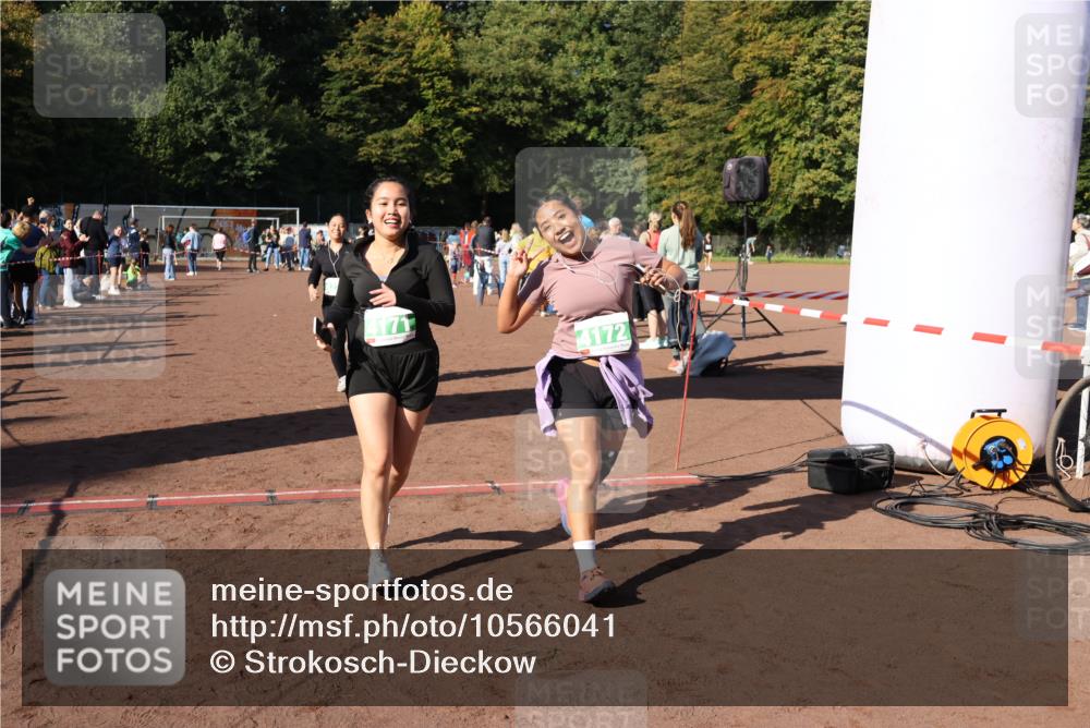 27.09.2026 - 35. Volkslauf durch das schöne Alstertal Strokosch-Dieckow http://msf.ph/oto/10566041 27.09.2026 11:06:08 Ziel 4171, 4172, 4210, 4222 meine-sportfotos.de