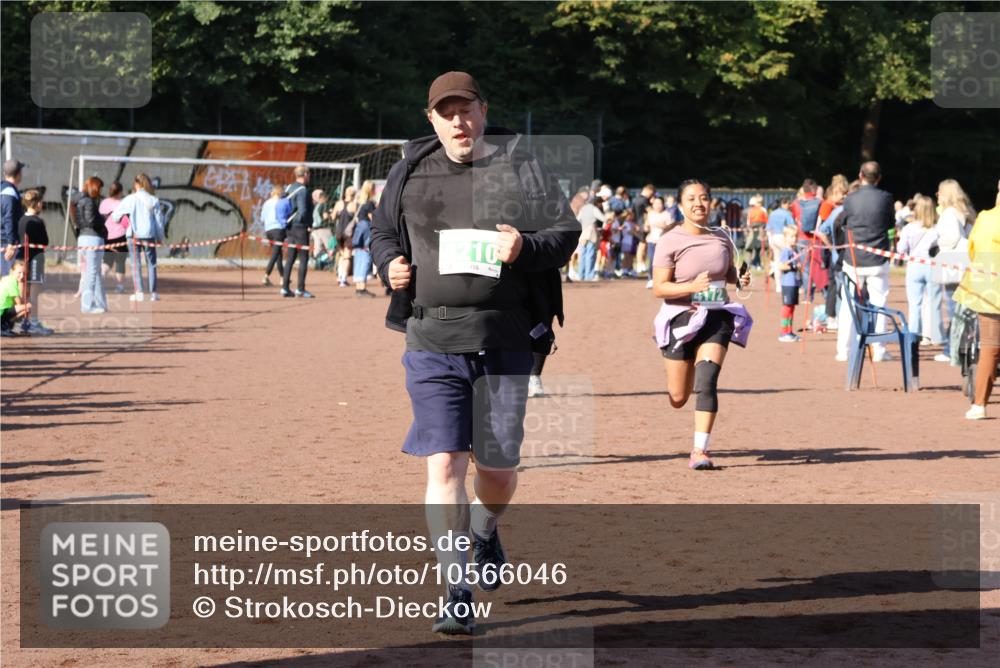 27.09.2026 - 35. Volkslauf durch das schöne Alstertal Strokosch-Dieckow http://msf.ph/oto/10566046 27.09.2026 11:06:04 Ziel 4171, 4172, 4210, 4222 meine-sportfotos.de