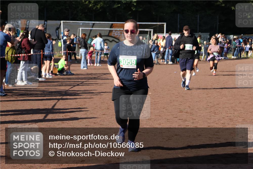 27.09.2026 - 35. Volkslauf durch das schöne Alstertal Strokosch-Dieckow http://msf.ph/oto/10566085 27.09.2026 11:05:59 Ziel 3059, 4171, 4172, 4210, 4955 meine-sportfotos.de