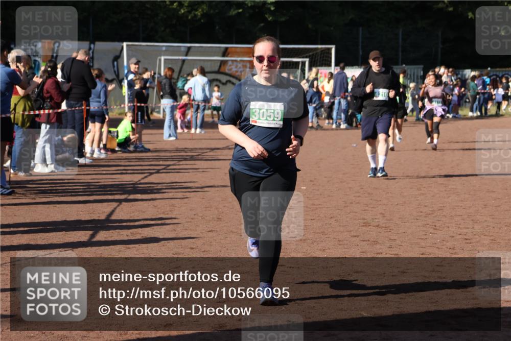 27.09.2026 - 35. Volkslauf durch das schöne Alstertal Strokosch-Dieckow http://msf.ph/oto/10566095 27.09.2026 11:05:59 Ziel 3059, 4171, 4172, 4210, 4955 meine-sportfotos.de