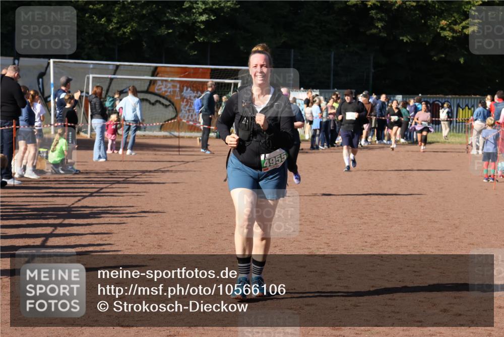 27.09.2026 - 35. Volkslauf durch das schöne Alstertal Strokosch-Dieckow http://msf.ph/oto/10566106 27.09.2026 11:05:54 Ziel 3059, 4955 meine-sportfotos.de