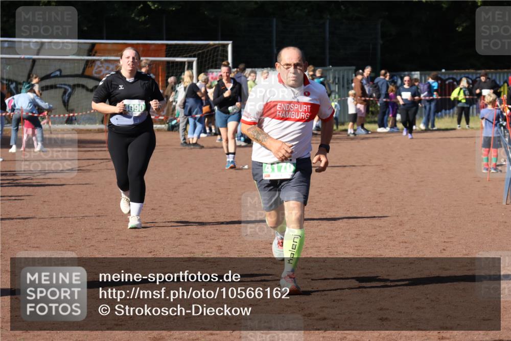 27.09.2026 - 35. Volkslauf durch das schöne Alstertal Strokosch-Dieckow http://msf.ph/oto/10566162 27.09.2026 11:05:43 Ziel 4090, 4170 meine-sportfotos.de