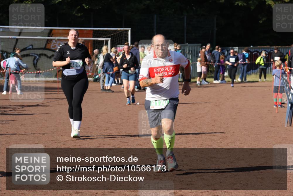 27.09.2026 - 35. Volkslauf durch das schöne Alstertal Strokosch-Dieckow http://msf.ph/oto/10566173 27.09.2026 11:05:43 Ziel 4090, 4170 meine-sportfotos.de