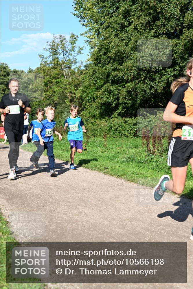 27.09.2026 - 35. Volkslauf durch das schöne Alstertal Dr. Thomas Lammeyer http://msf.ph/oto/10566198 27.09.2026 10:39:33 Laufen 1064, 4145, 4243 meine-sportfotos.de
