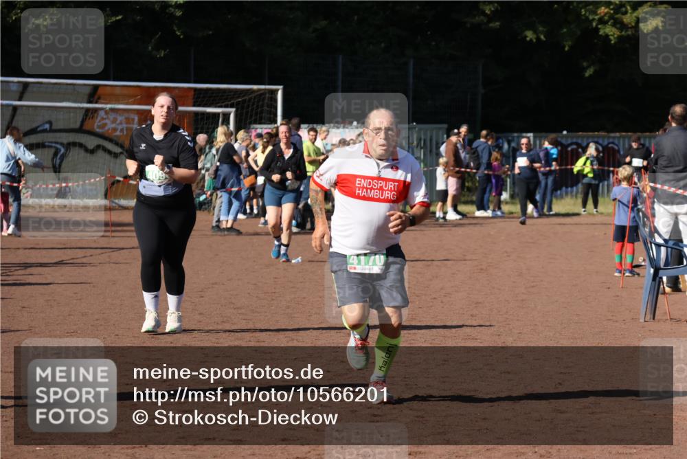 27.09.2026 - 35. Volkslauf durch das schöne Alstertal Strokosch-Dieckow http://msf.ph/oto/10566201 27.09.2026 11:05:43 Ziel 4090, 4170 meine-sportfotos.de
