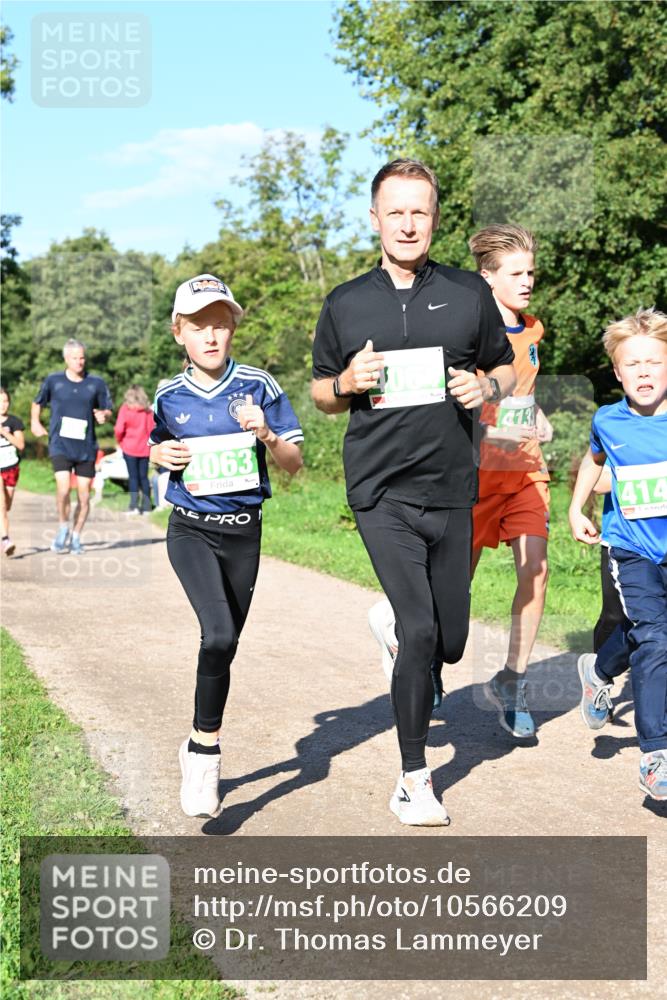 27.09.2026 - 35. Volkslauf durch das schöne Alstertal Dr. Thomas Lammeyer http://msf.ph/oto/10566209 27.09.2026 10:39:34 Laufen 4063, 413, 414 meine-sportfotos.de
