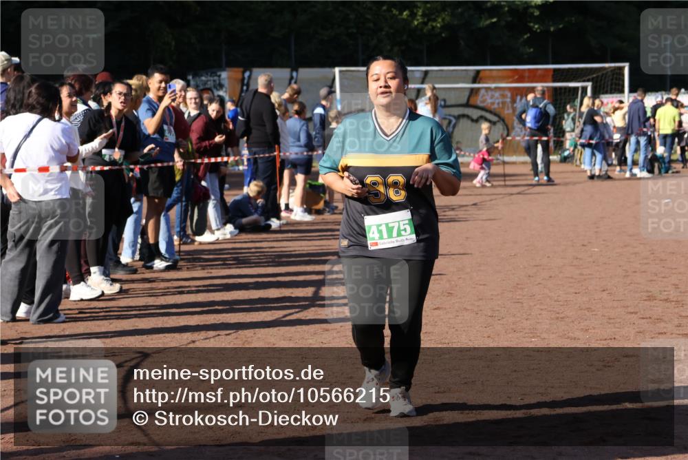 27.09.2026 - 35. Volkslauf durch das schöne Alstertal Strokosch-Dieckow http://msf.ph/oto/10566215 27.09.2026 11:05:22 Ziel 4175 meine-sportfotos.de