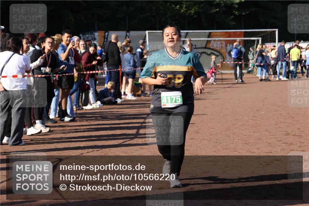 27.09.2026 - 35. Volkslauf durch das schöne Alstertal Strokosch-Dieckow http://msf.ph/oto/10566220 27.09.2026 11:05:22 Ziel 4175 meine-sportfotos.de