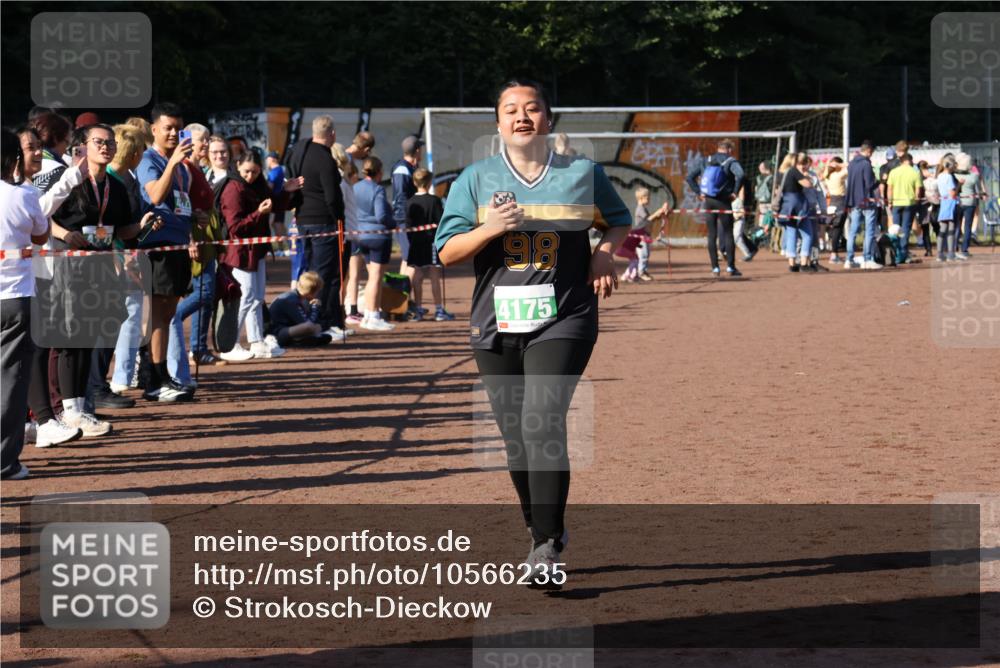 27.09.2026 - 35. Volkslauf durch das schöne Alstertal Strokosch-Dieckow http://msf.ph/oto/10566235 27.09.2026 11:05:22 Ziel 4175 meine-sportfotos.de