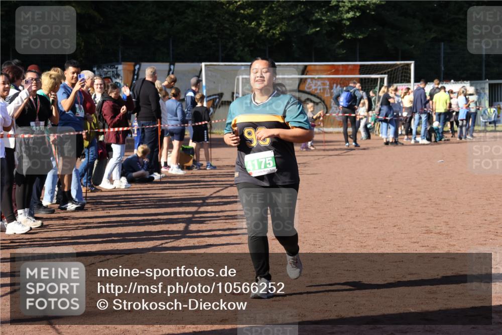 27.09.2026 - 35. Volkslauf durch das schöne Alstertal Strokosch-Dieckow http://msf.ph/oto/10566252 27.09.2026 11:05:22 Ziel 4175 meine-sportfotos.de