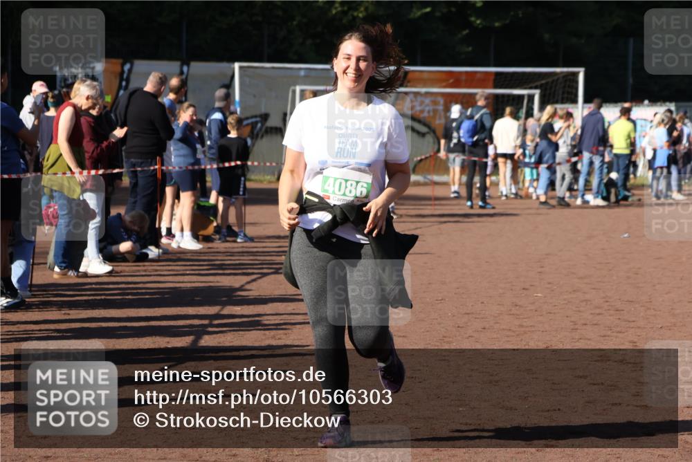 27.09.2026 - 35. Volkslauf durch das schöne Alstertal Strokosch-Dieckow http://msf.ph/oto/10566303 27.09.2026 11:05:08 Ziel 4086 meine-sportfotos.de