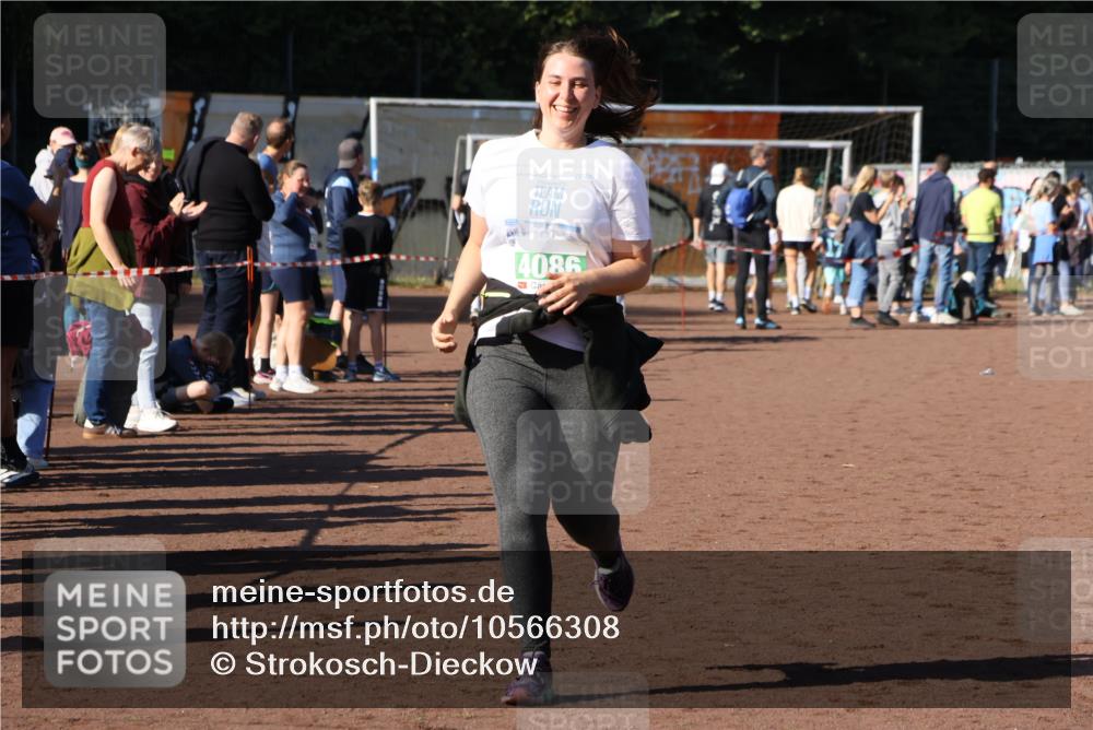 27.09.2026 - 35. Volkslauf durch das schöne Alstertal Strokosch-Dieckow http://msf.ph/oto/10566308 27.09.2026 11:05:08 Ziel 4086 meine-sportfotos.de