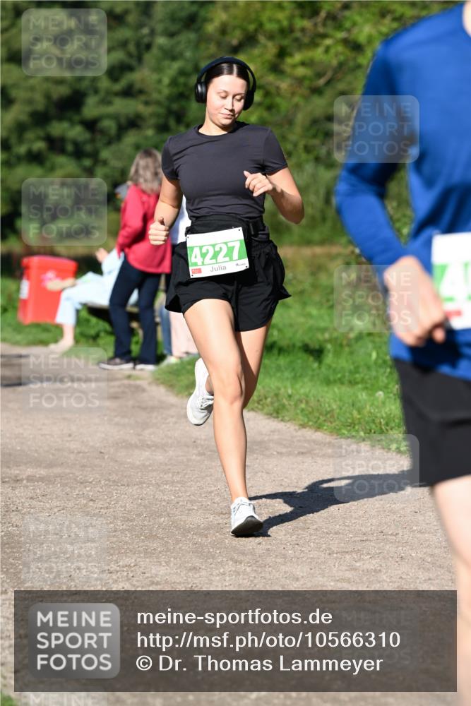 27.09.2026 - 35. Volkslauf durch das schöne Alstertal Dr. Thomas Lammeyer http://msf.ph/oto/10566310 27.09.2026 10:39:53 Laufen 4227 meine-sportfotos.de