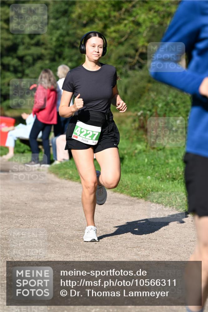27.09.2026 - 35. Volkslauf durch das schöne Alstertal Dr. Thomas Lammeyer http://msf.ph/oto/10566311 27.09.2026 10:39:53 Laufen 4227 meine-sportfotos.de
