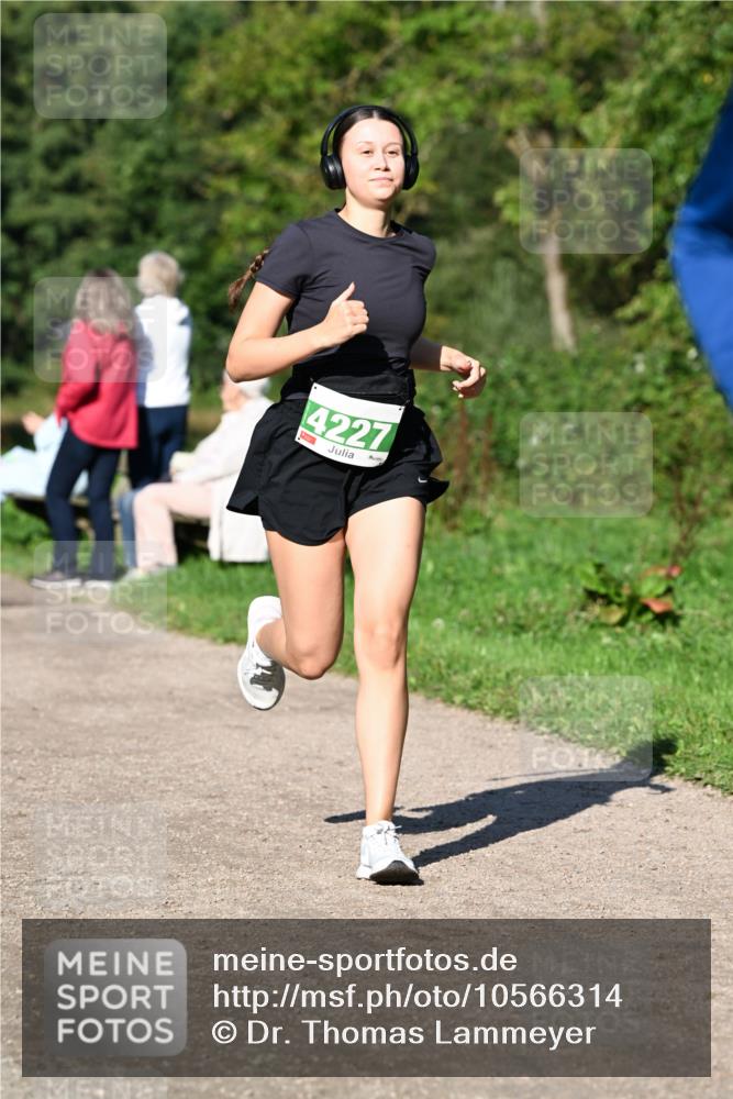 27.09.2026 - 35. Volkslauf durch das schöne Alstertal Dr. Thomas Lammeyer http://msf.ph/oto/10566314 27.09.2026 10:39:53 Laufen 4227 meine-sportfotos.de