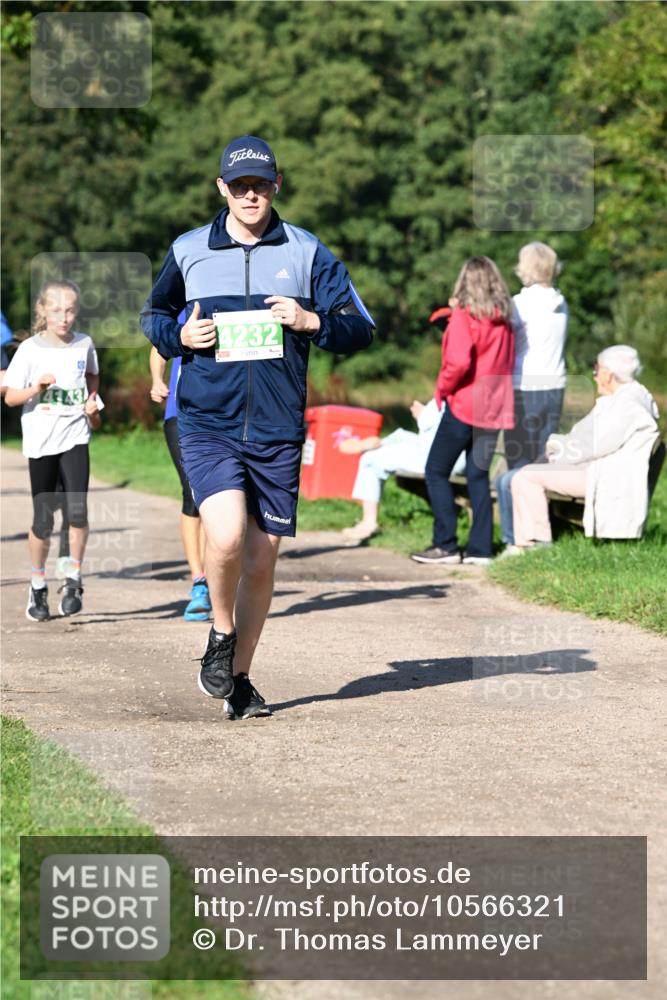 27.09.2026 - 35. Volkslauf durch das schöne Alstertal Dr. Thomas Lammeyer http://msf.ph/oto/10566321 27.09.2026 10:39:55 Laufen 4232 meine-sportfotos.de
