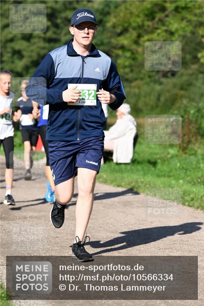 27.09.2026 - 35. Volkslauf durch das schöne Alstertal Dr. Thomas Lammeyer http://msf.ph/oto/10566334 27.09.2026 10:39:56 Laufen 32 meine-sportfotos.de