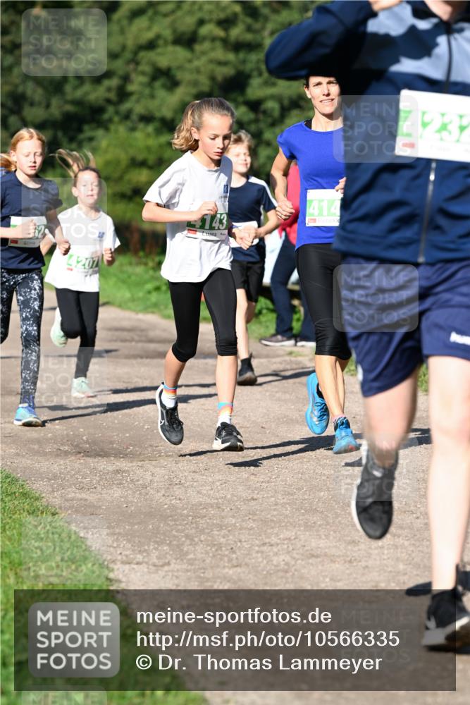 27.09.2026 - 35. Volkslauf durch das schöne Alstertal Dr. Thomas Lammeyer http://msf.ph/oto/10566335 27.09.2026 10:39:57 Laufen 4207, 143, 414, 423 meine-sportfotos.de