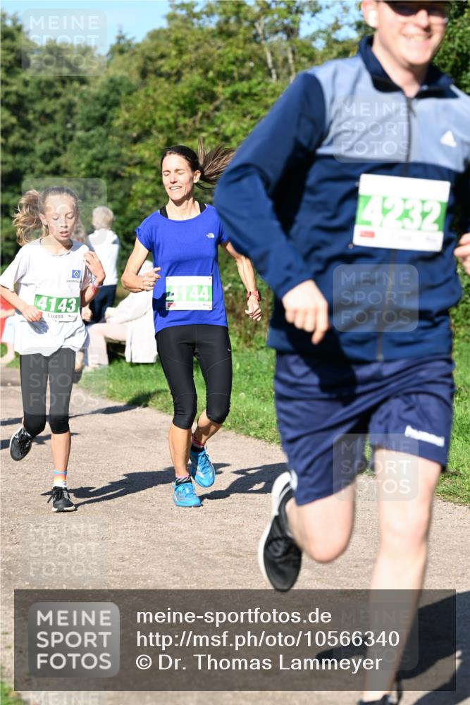 27.09.2026 - 35. Volkslauf durch das schöne Alstertal Dr. Thomas Lammeyer http://msf.ph/oto/10566340 27.09.2026 10:39:58 Laufen 144, 4143, 2 meine-sportfotos.de