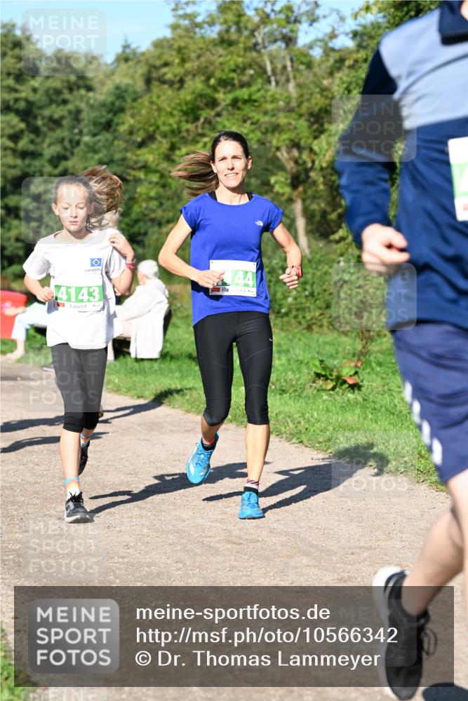 27.09.2026 - 35. Volkslauf durch das schöne Alstertal Dr. Thomas Lammeyer http://msf.ph/oto/10566342 27.09.2026 10:39:58 Laufen 4143, 44 meine-sportfotos.de