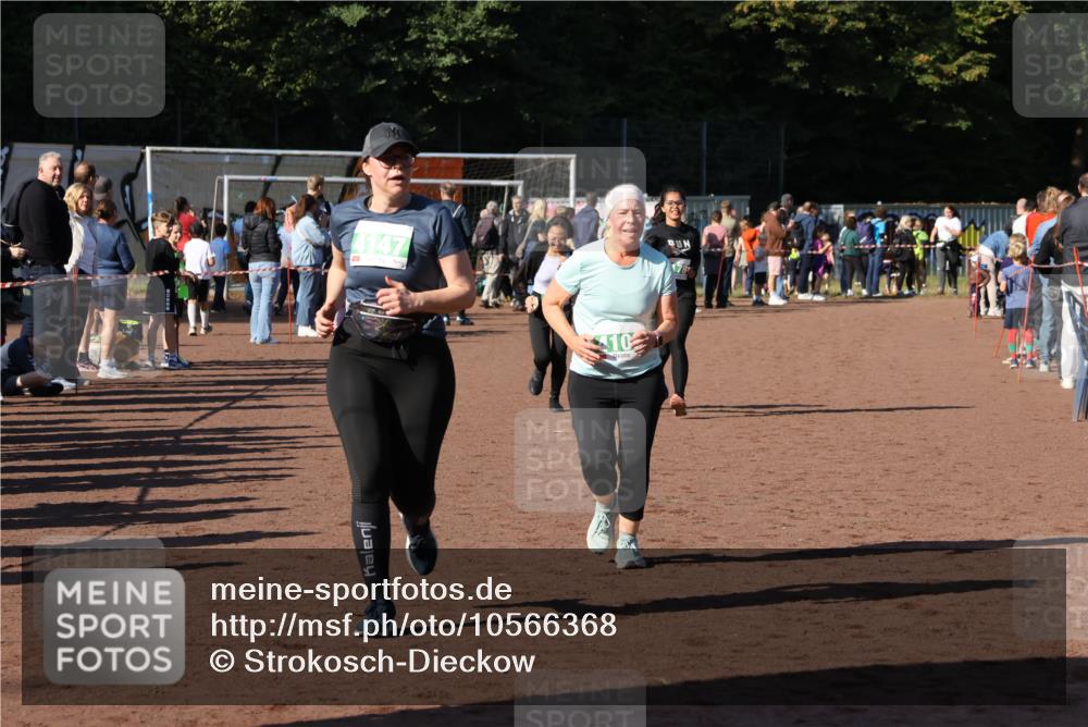 27.09.2026 - 35. Volkslauf durch das schöne Alstertal Strokosch-Dieckow http://msf.ph/oto/10566368 27.09.2026 11:04:47 Ziel 4106, 4147, 4157, 4178, 4954 meine-sportfotos.de