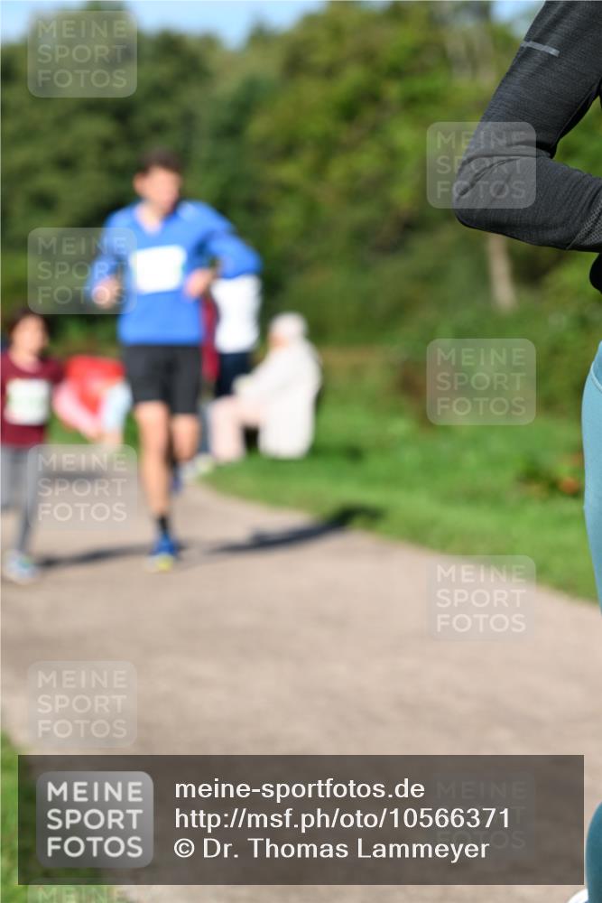 27.09.2026 - 35. Volkslauf durch das schöne Alstertal Dr. Thomas Lammeyer http://msf.ph/oto/10566371 27.09.2026 10:40:03 Laufen  meine-sportfotos.de