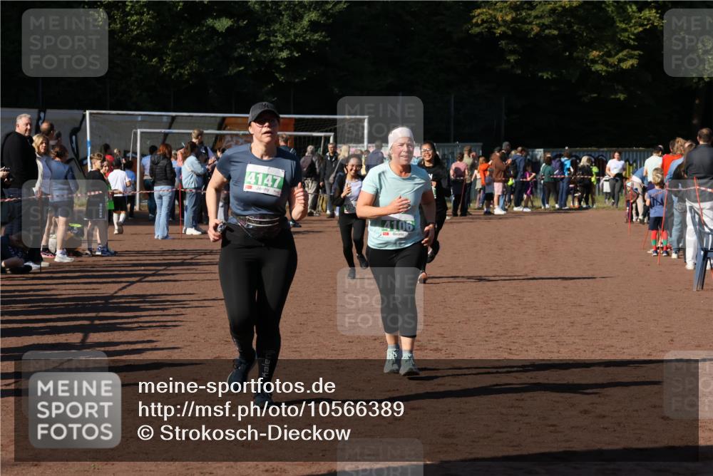 27.09.2026 - 35. Volkslauf durch das schöne Alstertal Strokosch-Dieckow http://msf.ph/oto/10566389 27.09.2026 11:04:47 Ziel 4106, 4147, 4157, 4178, 4954 meine-sportfotos.de