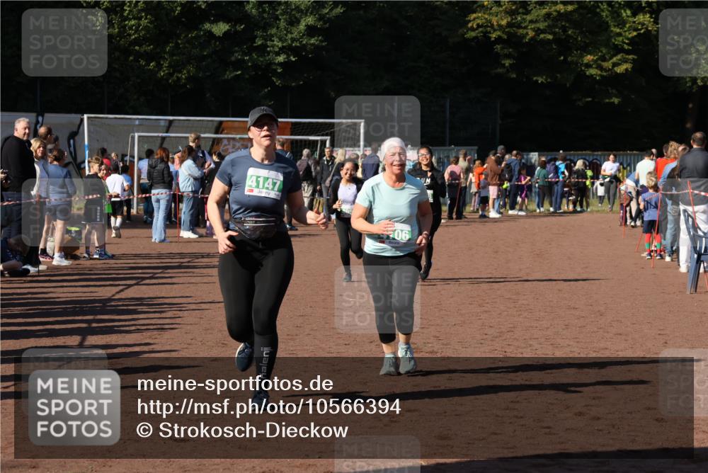 27.09.2026 - 35. Volkslauf durch das schöne Alstertal Strokosch-Dieckow http://msf.ph/oto/10566394 27.09.2026 11:04:47 Ziel 4106, 4147, 4157, 4178, 4954 meine-sportfotos.de