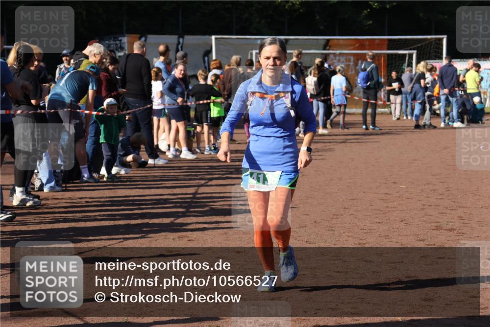 27.09.2026 - 35. Volkslauf durch das schöne Alstertal Strokosch-Dieckow http://msf.ph/oto/10566527 27.09.2026 11:03:53 Ziel 4136 meine-sportfotos.de