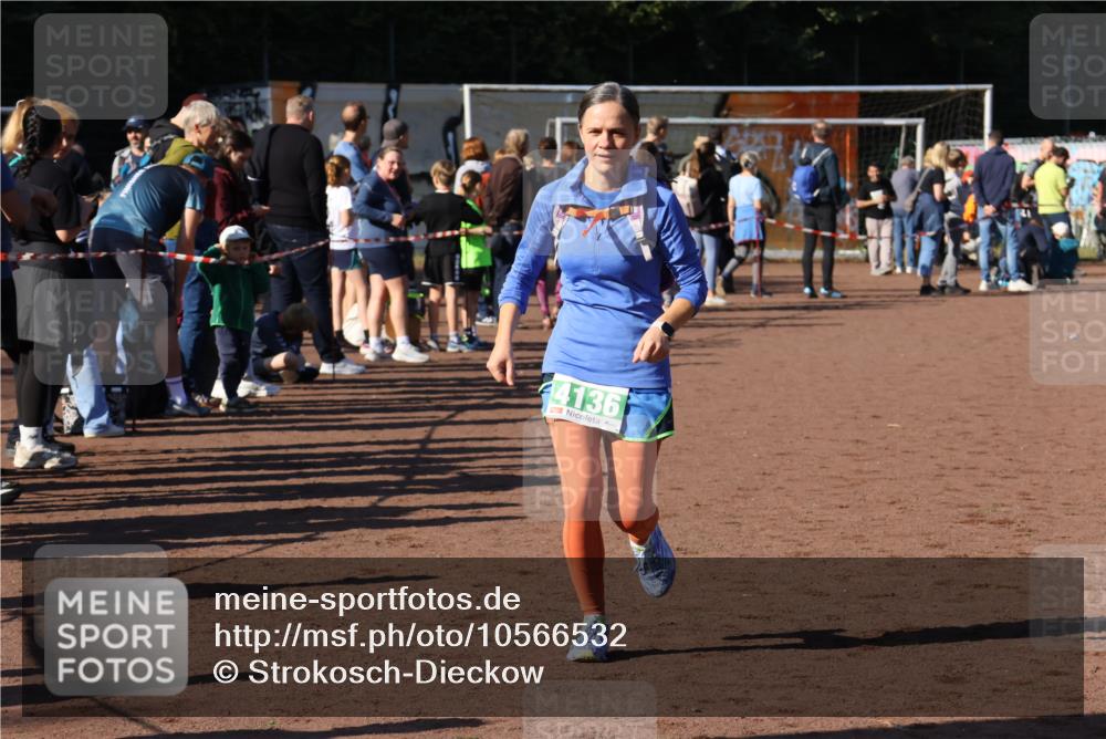 27.09.2026 - 35. Volkslauf durch das schöne Alstertal Strokosch-Dieckow http://msf.ph/oto/10566532 27.09.2026 11:03:53 Ziel 4136 meine-sportfotos.de