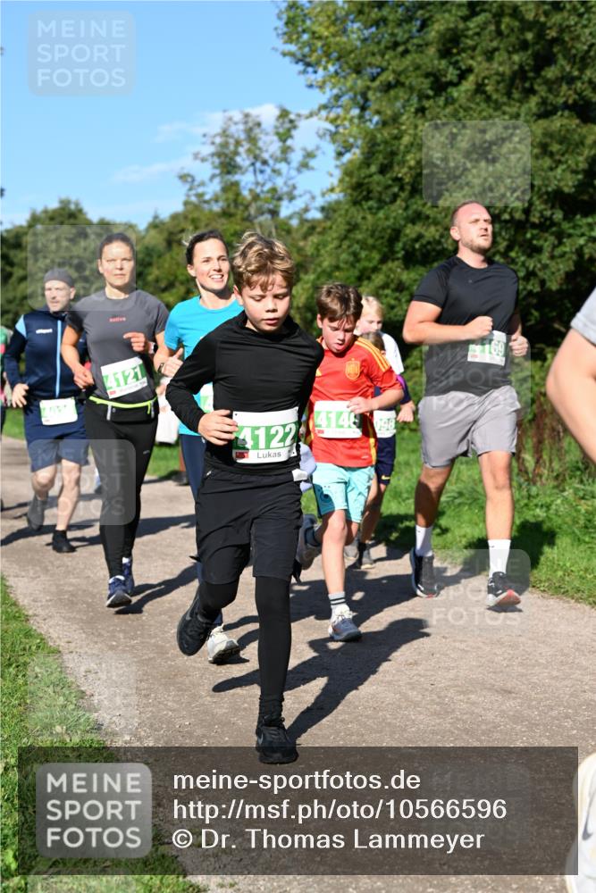 27.09.2026 - 35. Volkslauf durch das schöne Alstertal Dr. Thomas Lammeyer http://msf.ph/oto/10566596 27.09.2026 10:40:43 Laufen 4121, 4122, 41498 meine-sportfotos.de
