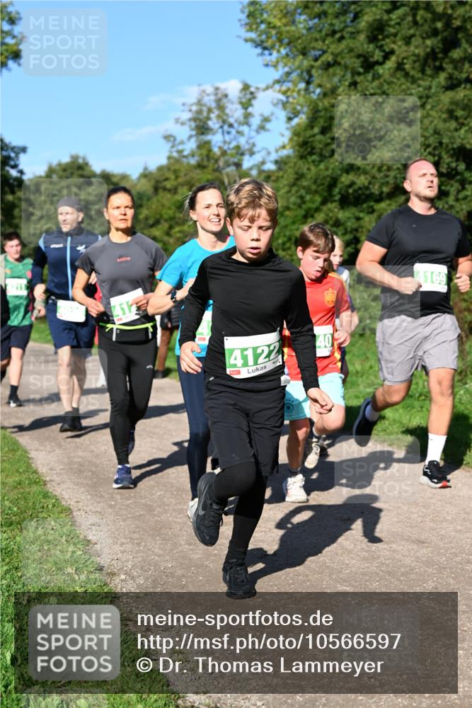 27.09.2026 - 35. Volkslauf durch das schöne Alstertal Dr. Thomas Lammeyer http://msf.ph/oto/10566597 27.09.2026 10:40:43 Laufen 4122, 40, 4169 meine-sportfotos.de