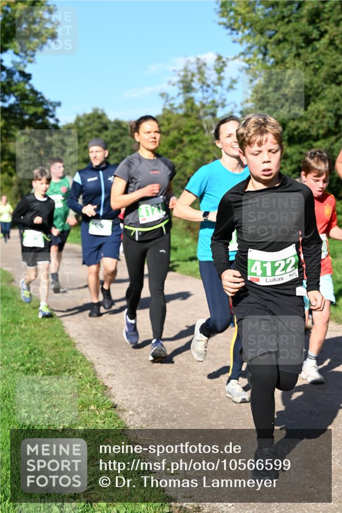 27.09.2026 - 35. Volkslauf durch das schöne Alstertal Dr. Thomas Lammeyer http://msf.ph/oto/10566599 27.09.2026 10:40:43 Laufen 4121, 4122 meine-sportfotos.de