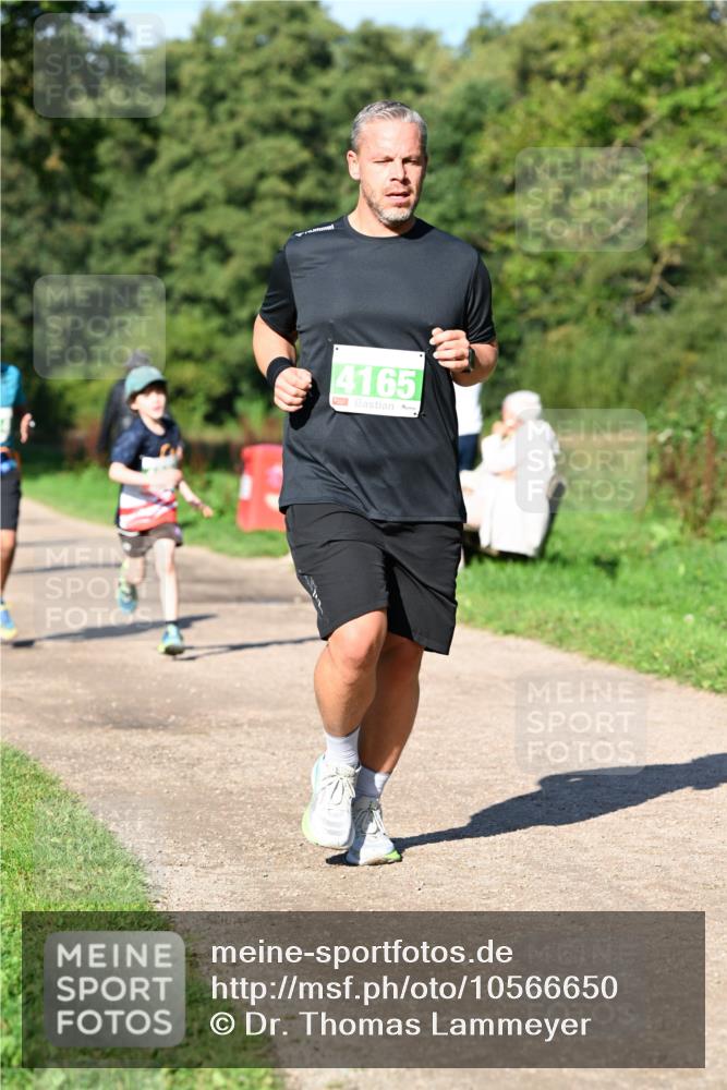 27.09.2026 - 35. Volkslauf durch das schöne Alstertal Dr. Thomas Lammeyer http://msf.ph/oto/10566650 27.09.2026 10:40:55 Laufen 4165 meine-sportfotos.de