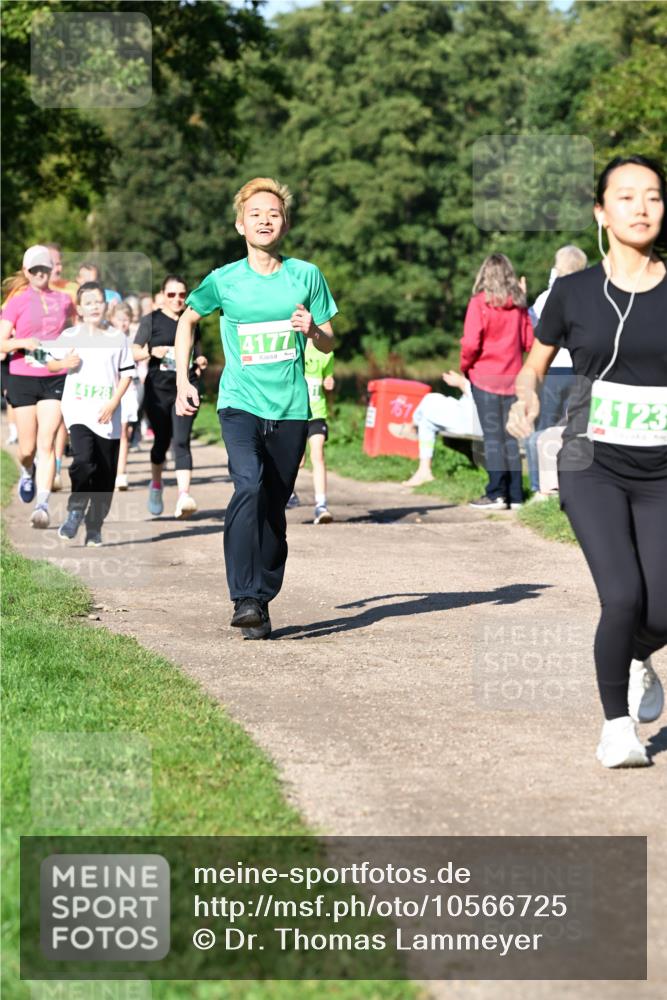 27.09.2026 - 35. Volkslauf durch das schöne Alstertal Dr. Thomas Lammeyer http://msf.ph/oto/10566725 27.09.2026 10:41:06 Laufen 4128, 4177, 4123 meine-sportfotos.de