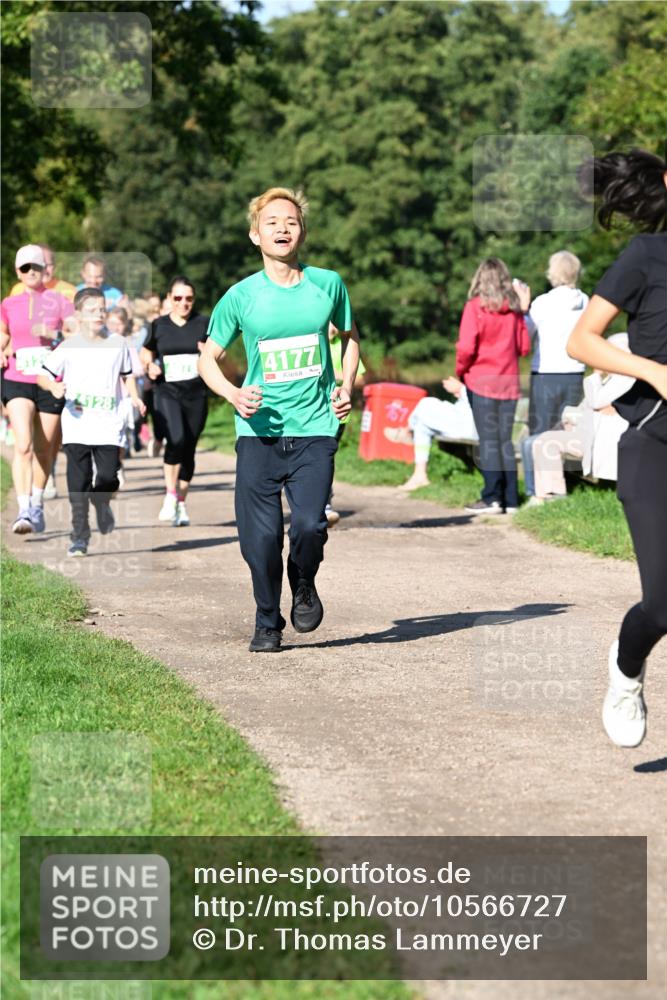 27.09.2026 - 35. Volkslauf durch das schöne Alstertal Dr. Thomas Lammeyer http://msf.ph/oto/10566727 27.09.2026 10:41:06 Laufen 440, 4128, 4177 meine-sportfotos.de