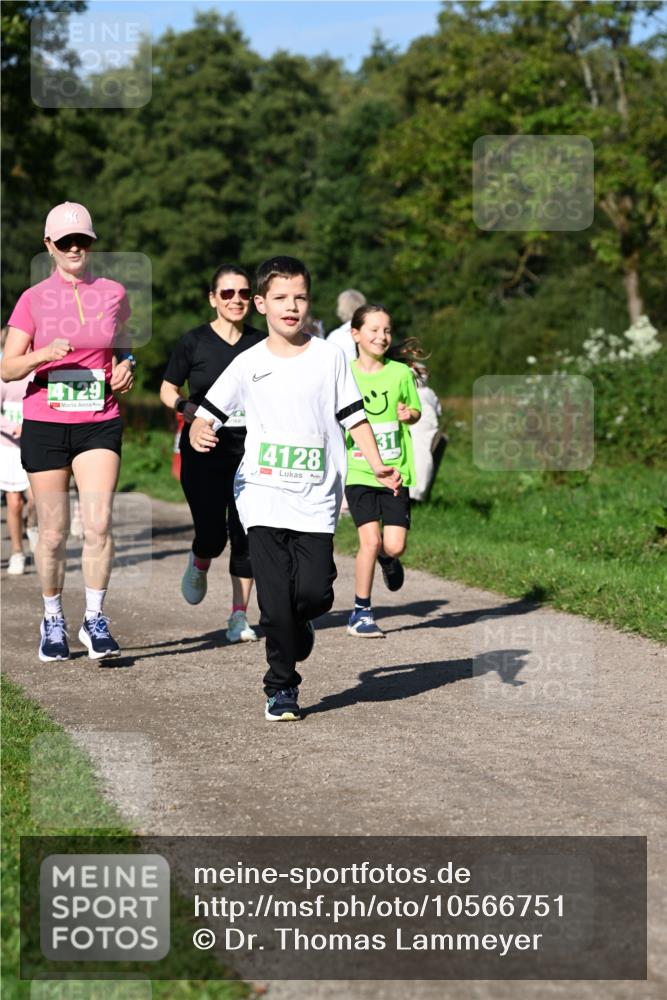 27.09.2026 - 35. Volkslauf durch das schöne Alstertal Dr. Thomas Lammeyer http://msf.ph/oto/10566751 27.09.2026 10:41:09 Laufen 4129, 4128 meine-sportfotos.de