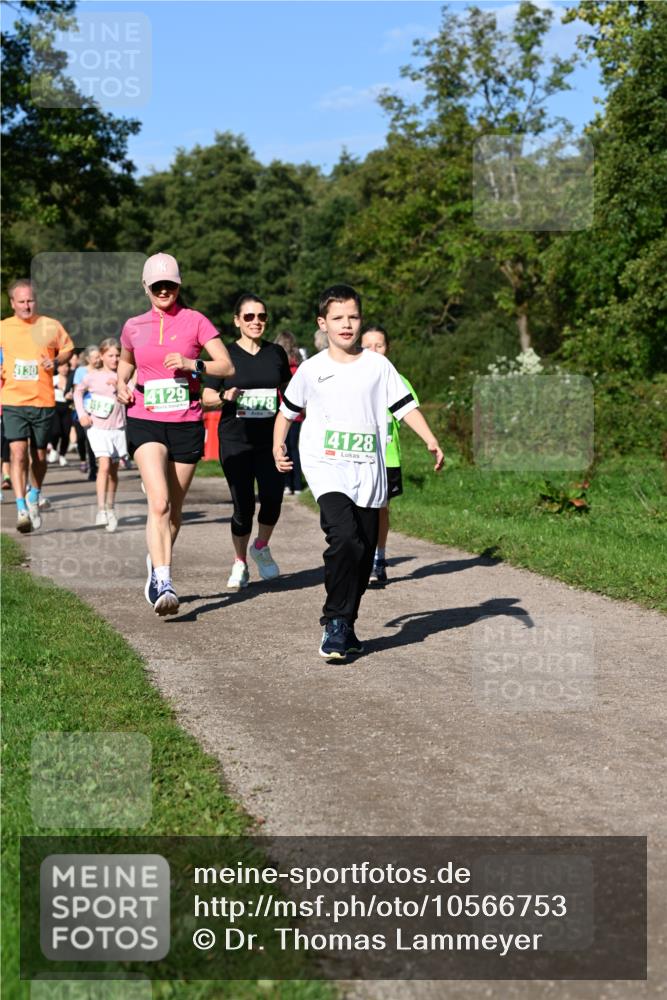 27.09.2026 - 35. Volkslauf durch das schöne Alstertal Dr. Thomas Lammeyer http://msf.ph/oto/10566753 27.09.2026 10:41:10 Laufen 4130, 4129, 078, 134, 4128 meine-sportfotos.de