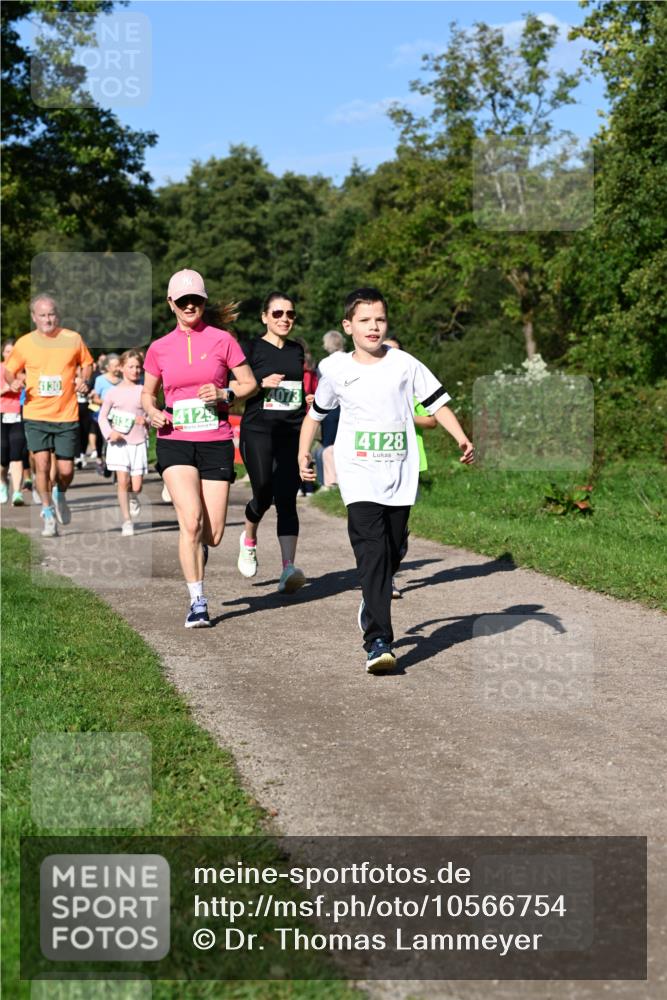 27.09.2026 - 35. Volkslauf durch das schöne Alstertal Dr. Thomas Lammeyer http://msf.ph/oto/10566754 27.09.2026 10:41:10 Laufen 4130, 4123, 4128 meine-sportfotos.de