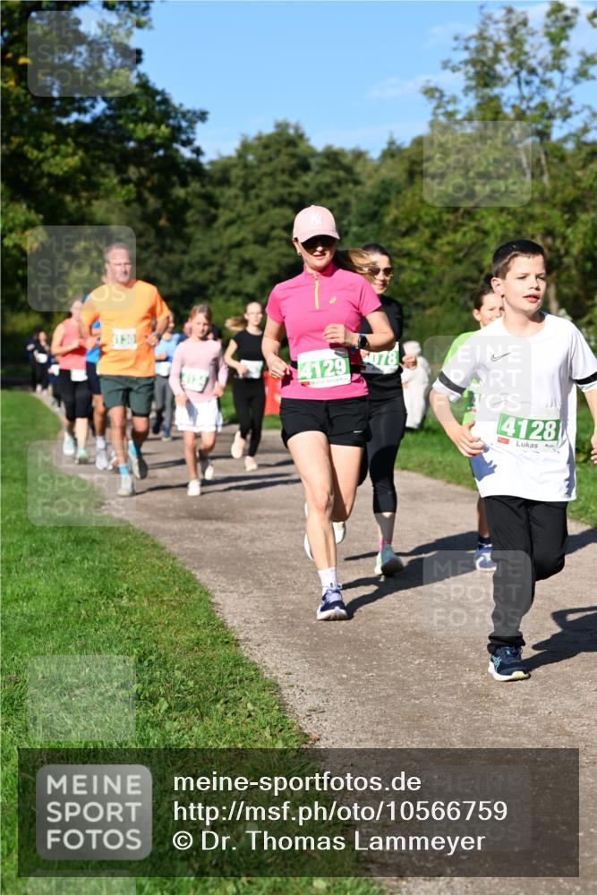 27.09.2026 - 35. Volkslauf durch das schöne Alstertal Dr. Thomas Lammeyer http://msf.ph/oto/10566759 27.09.2026 10:41:10 Laufen 130, 4129, 078, 4128 meine-sportfotos.de