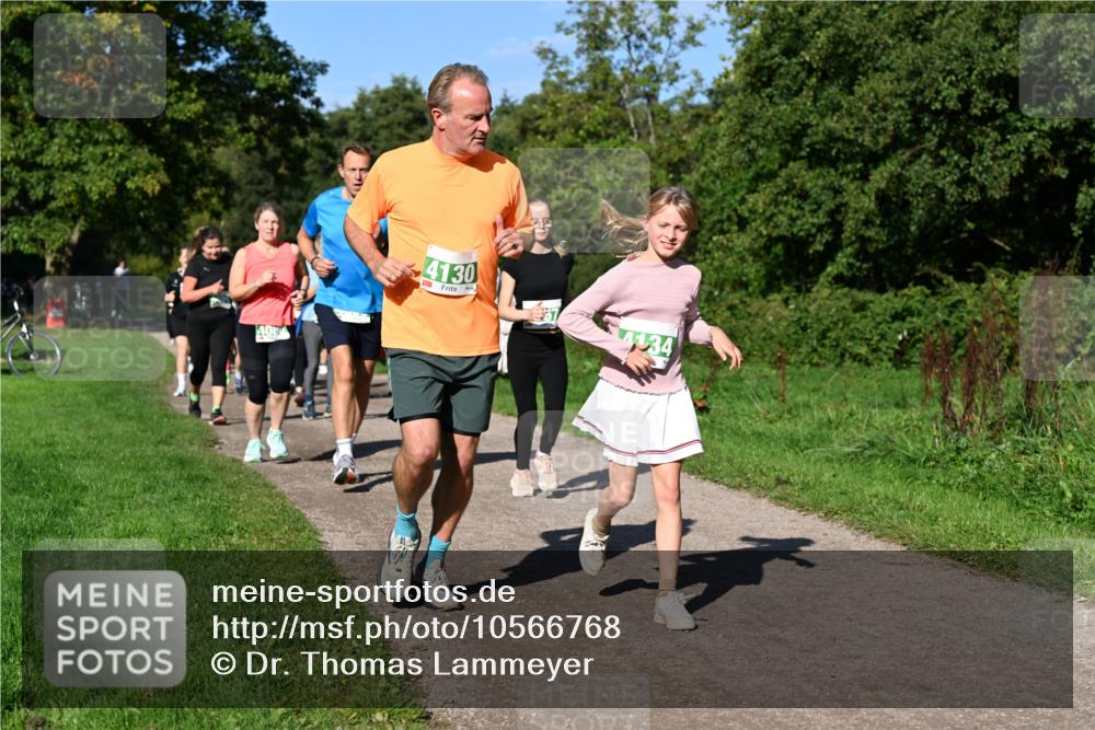 27.09.2026 - 35. Volkslauf durch das schöne Alstertal Dr. Thomas Lammeyer http://msf.ph/oto/10566768 27.09.2026 10:41:14 Laufen 408, 4130, 4134 meine-sportfotos.de
